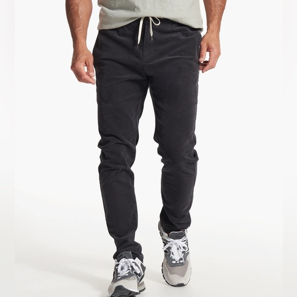 Vuori Optimist Corduroy Pant in Charcoal - Size Large - Picture 1 of 9